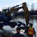 Cleaning spawning gravel