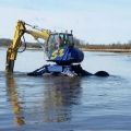 Cleaning spawning gravel